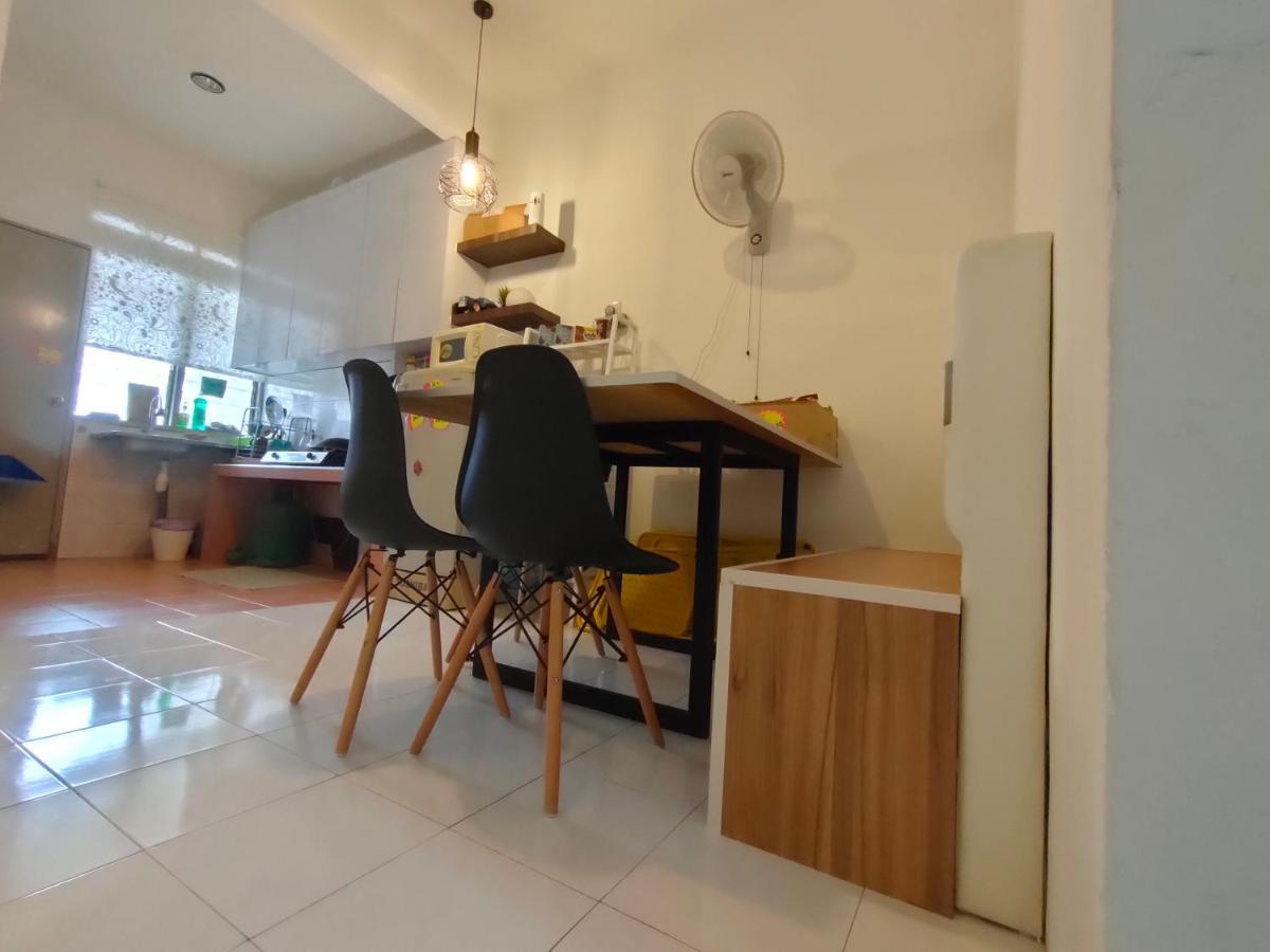 Nikqi'S Homestay เตเมอร์โลห์ ภายนอก รูปภาพ