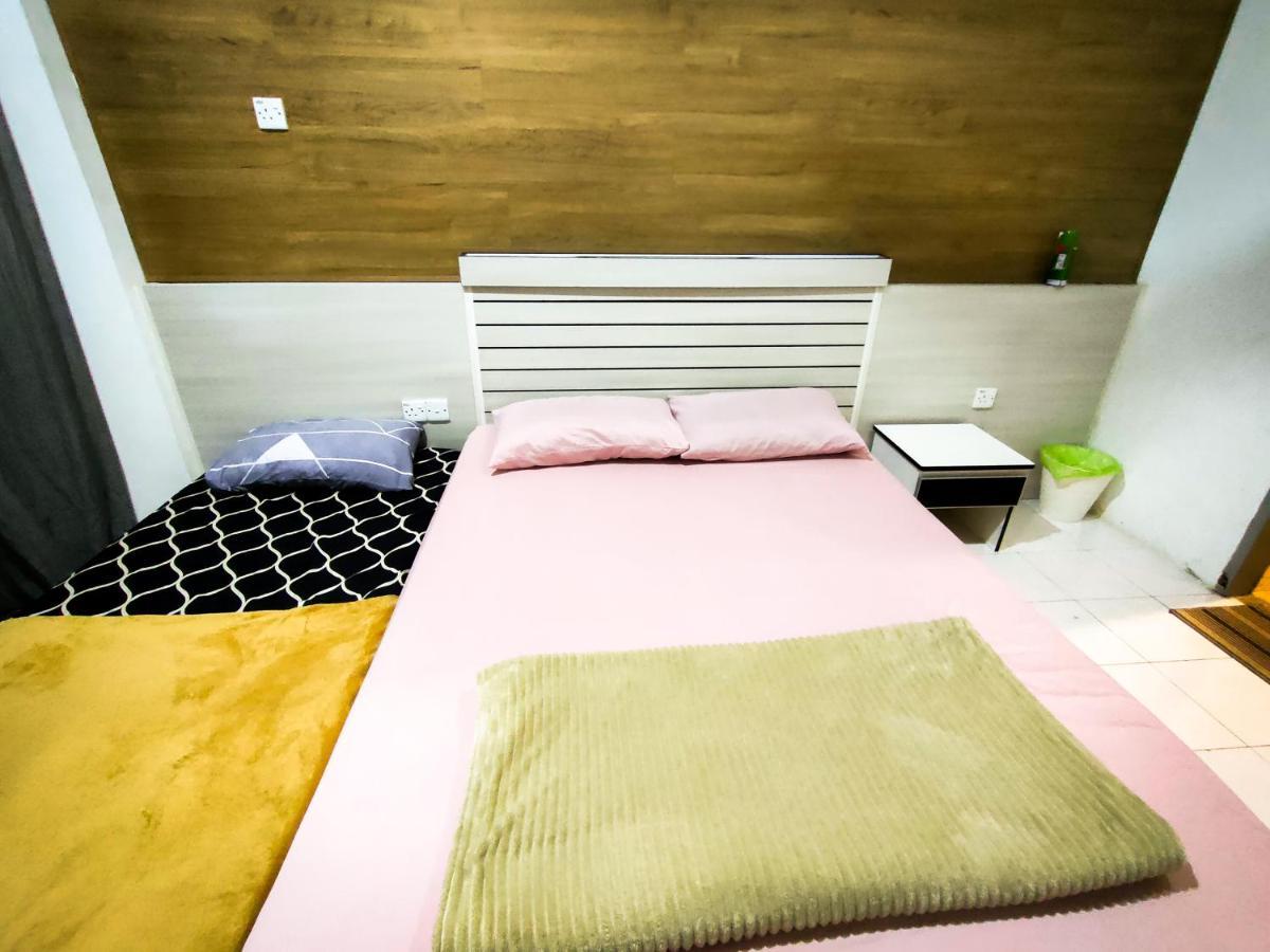 Nikqi'S Homestay เตเมอร์โลห์ ภายนอก รูปภาพ